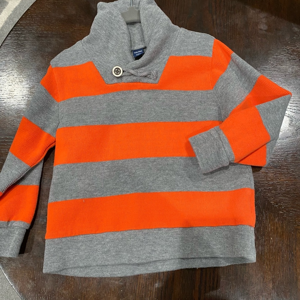 Gap sweater
